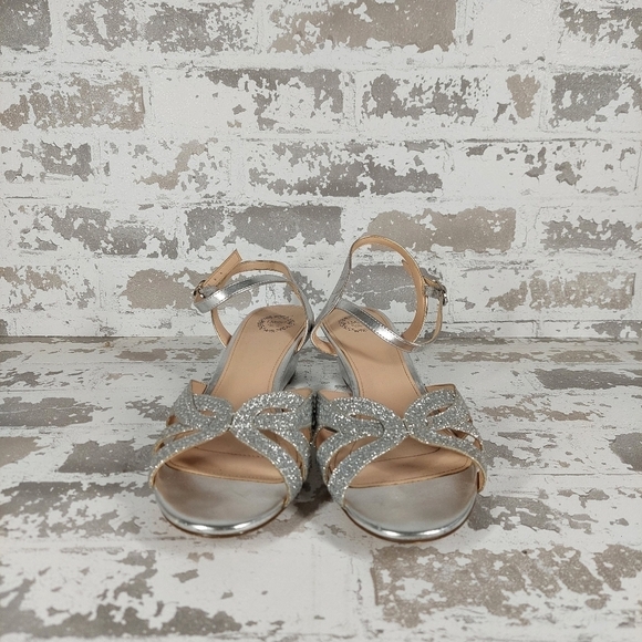 I. Miller Women's Silver Glitter Strappy Wedge Comfort Sandals V302 - Picture 3 of 9